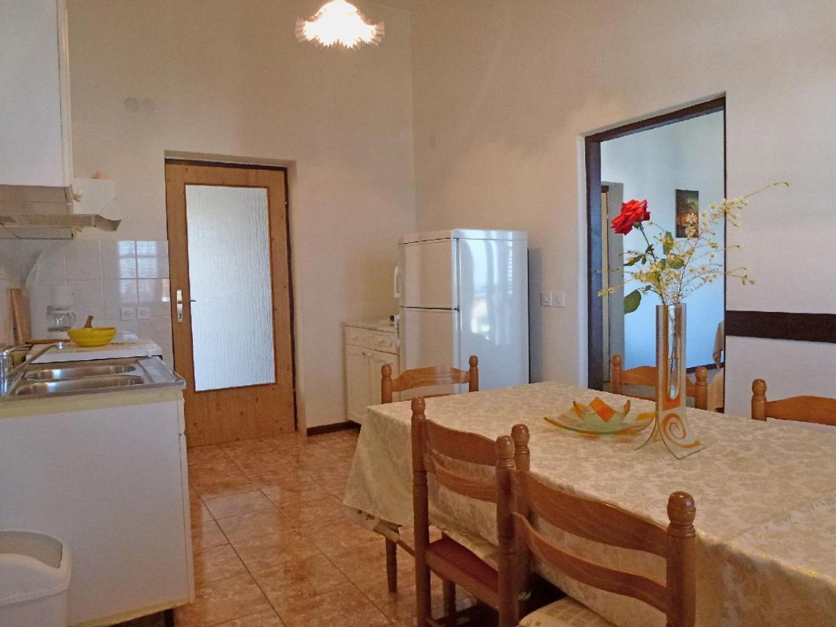 Apartment Milica Njivice Luaran gambar